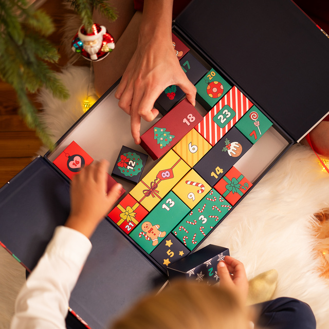 Adventní kalendář s ponožkami 12-balení