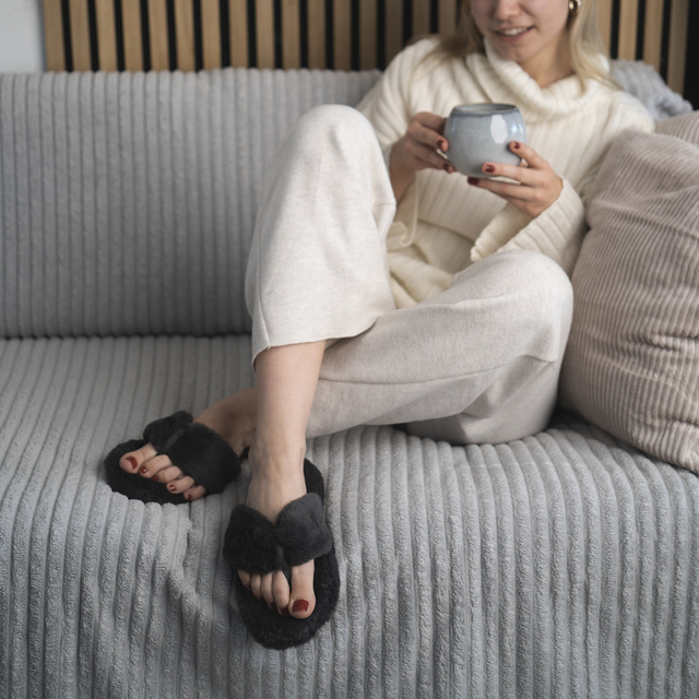 Dámské pantofle SOXO | Kožešina s tvrdou TPR podrážkou | Grafitové žabky