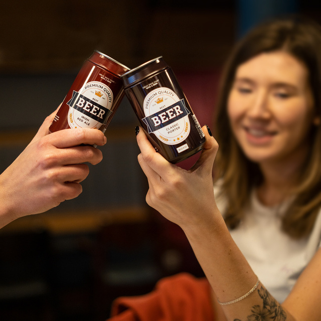 Barevné pánské ponožky SOXO GOOD STUFF zábavné irské červené pivo v plechovce jako dárek