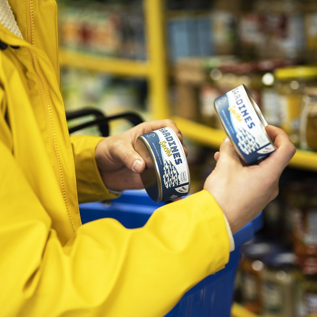 Barevné dámské kotníčkové ponožky SOXO GOOD STUFF vtipné sardinky v plechovce jako dárek