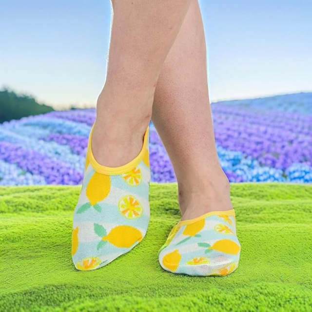 Sada 4x Barevné dámské kotníčkové ponožky SOXO se silikonem zábavné dárek