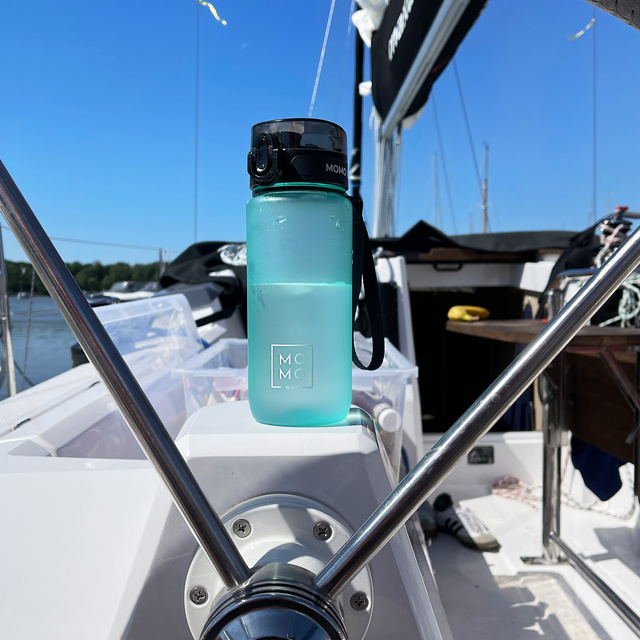 MOMO WAY láhev na vodu světle zelená | ideální na cesty | Bez BPA | Tritan