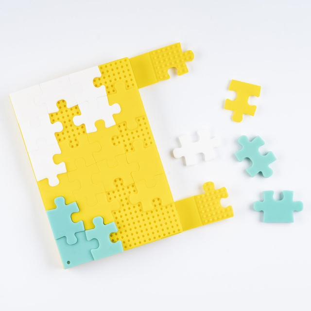 VÝSTUP Vtipný sešit A6 s puzzle ve žluté a modré barvě jako dárek